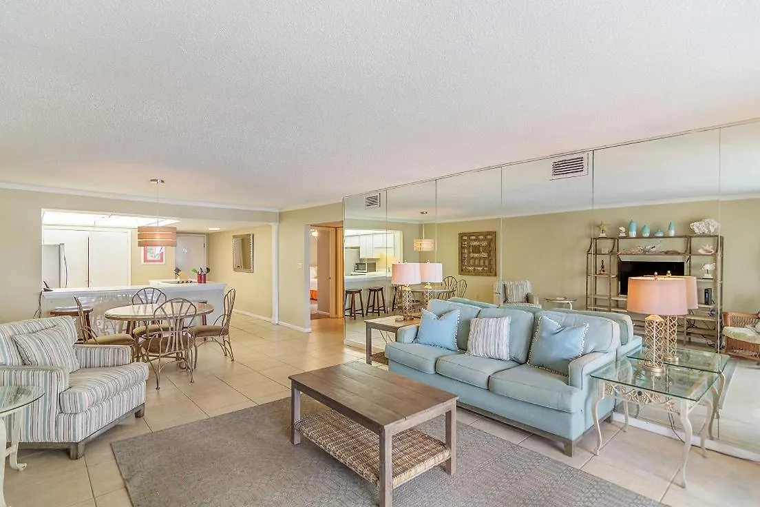 2042 Shoreline Towers - Gulf-View Condo With Free Beach Setup Destin