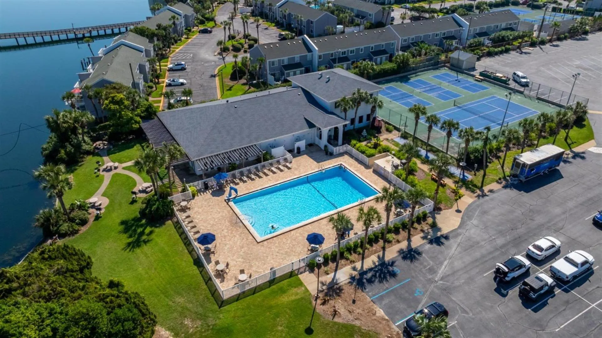 2042 Shoreline Towers - Gulf-View Condo With Free Beach Setup Destin United States